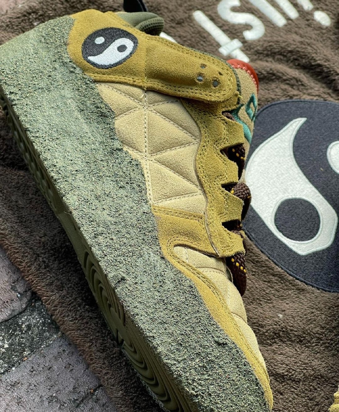 新品合集！李宁虎年鞋款超惊喜，安踏CNY产品素雅，PG6代没救了？