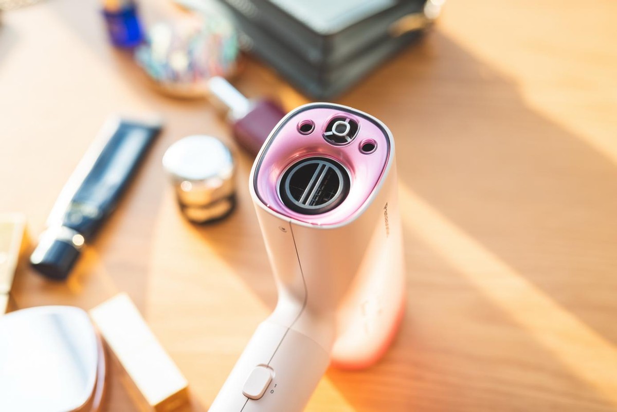 吹风机不就是吹干头发吗？不是！松下纳诺怡吹风机