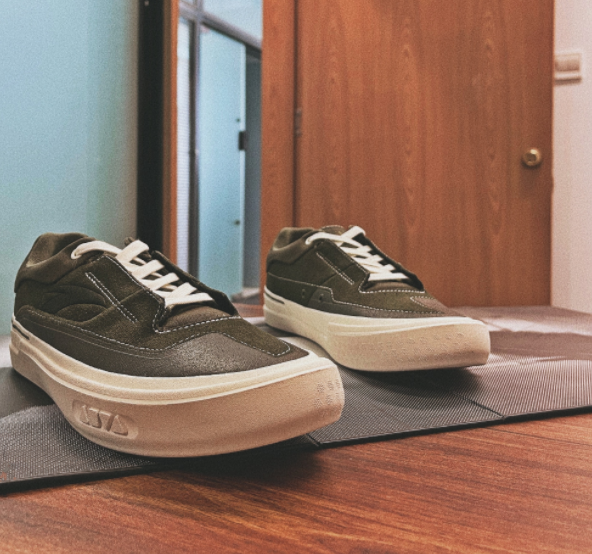 国产太帅了！拉塞尔专属鞋款用心了，安踏发力板鞋，米切尔4曝光