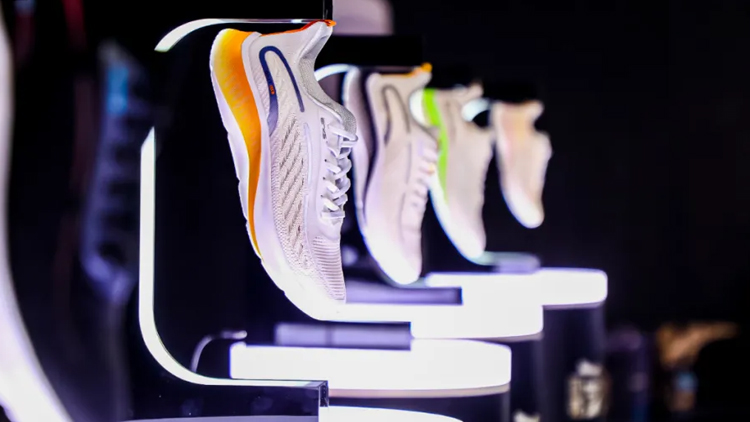 国货再崛起，鸿星尔克也卖断货？最值得买的3款跑鞋，平价又好穿