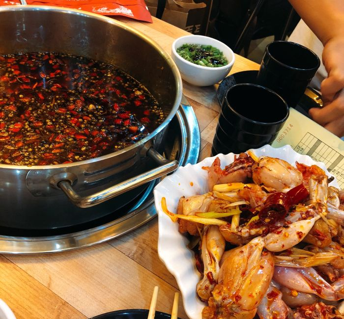 成都牛蛙火锅的秘制配方教程，内容详细，开店赚大钱