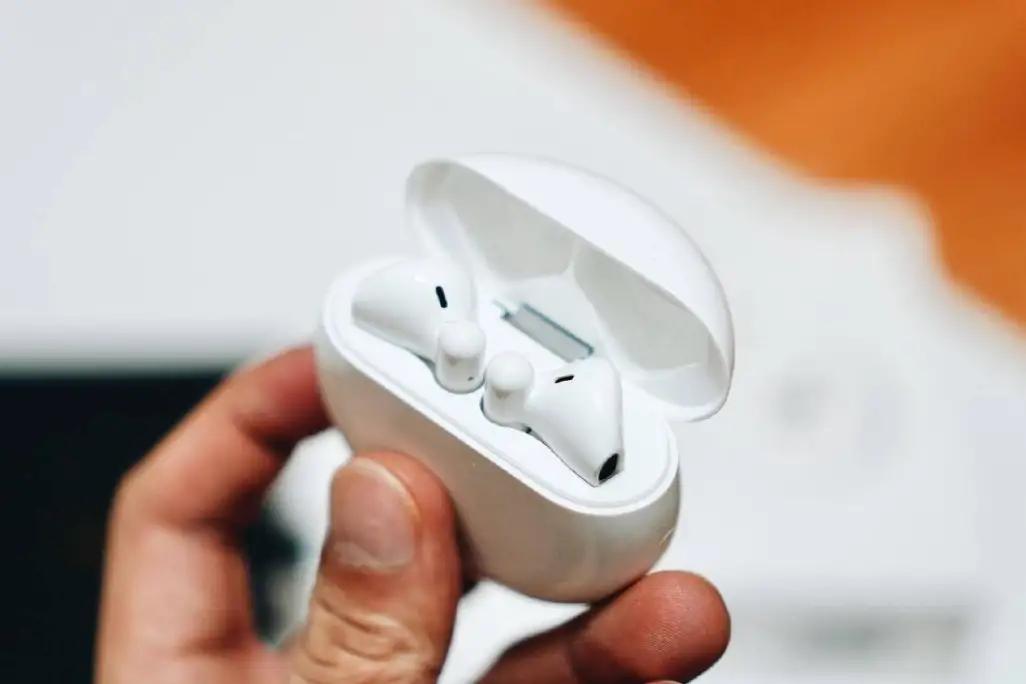 华为FreeBuds3测评体验：小巧轻盈，佩戴舒适