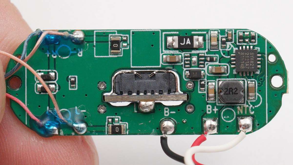 拆解报告：Motorola摩托罗拉 MOTO BUDS 120真无线耳机