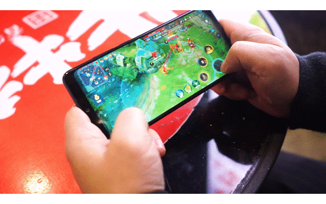 联想Z5s全面屏体验：三摄加持拍照很强，性价比十足！