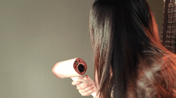 吹风机不就是吹干头发吗？不是！松下纳诺怡吹风机