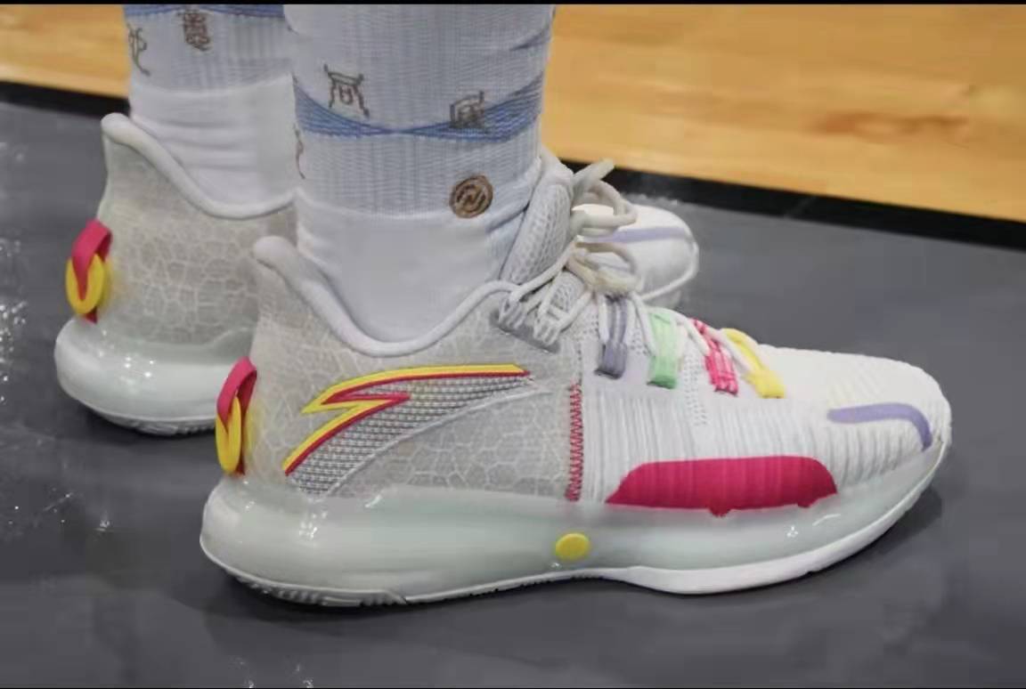 安踏轻狂Pro正式曝光！安踏中端篮球鞋正在进行全面升级