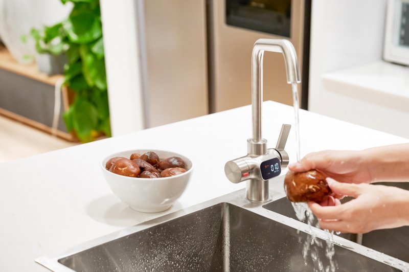 美的净水器产品怎么样？健康用水新主张，净饮热水一机享，质量佳