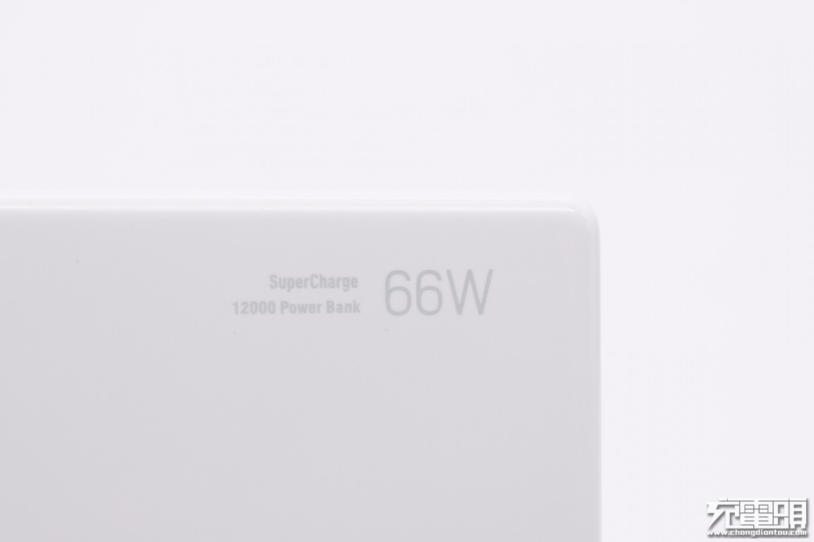 华为66W超级快充移动电源拆解，小巧精致，内部用料做工一流
