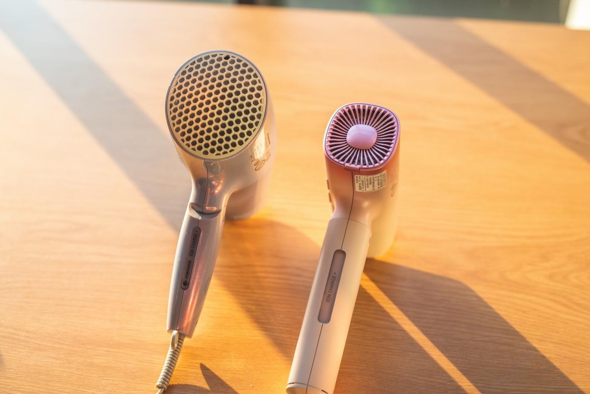 吹风机不就是吹干头发吗？不是！松下纳诺怡吹风机