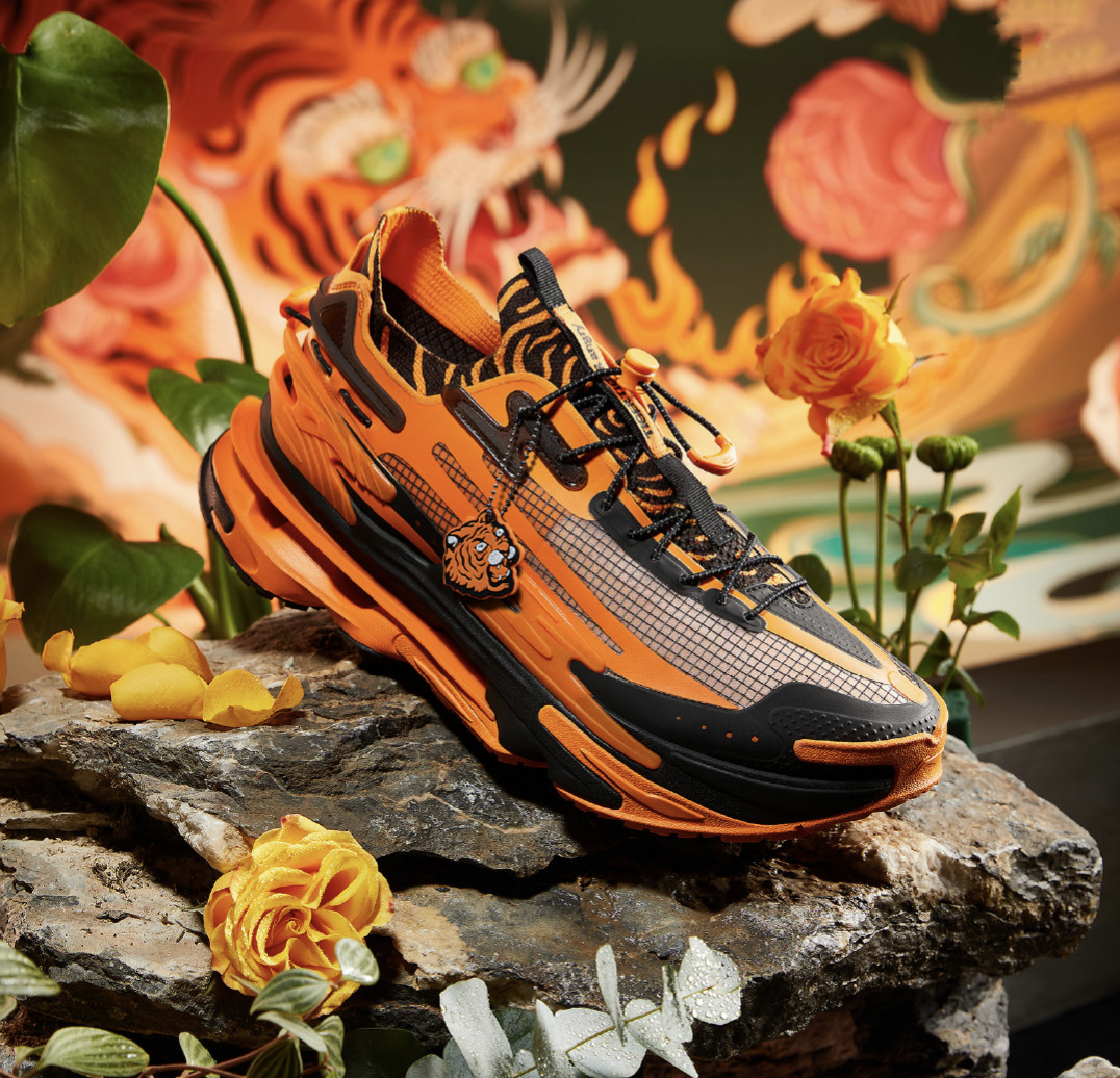 新品合集！李宁虎年鞋款超惊喜，安踏CNY产品素雅，PG6代没救了？