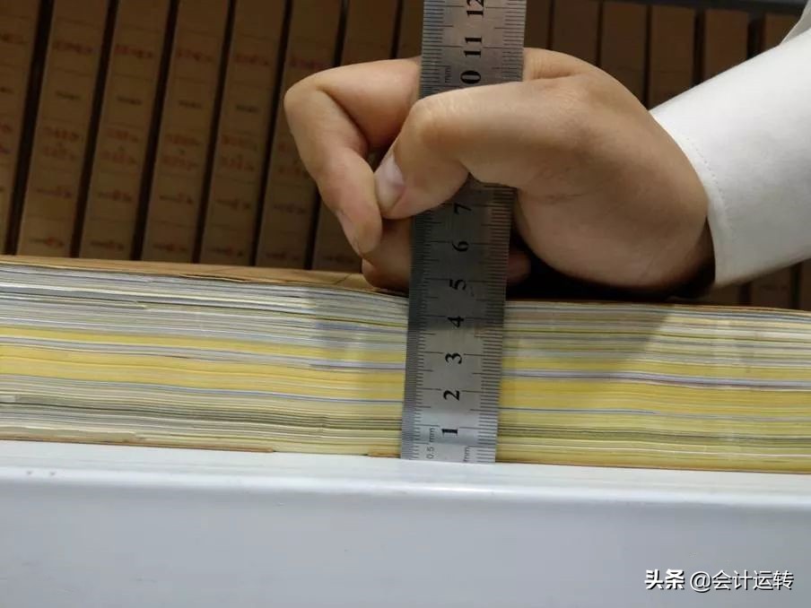绝了！看了华为会计装订的凭证，你还敢说自己会做手工账吗？