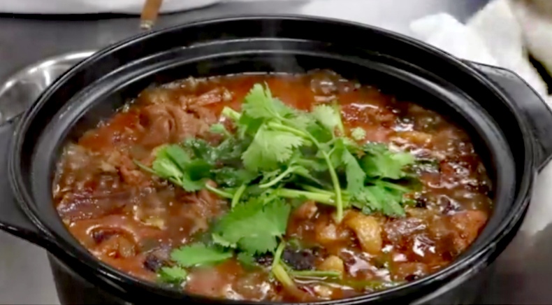 鸡煲煲一年开上百家，开半年歇业2／3，小哥：配方已公开