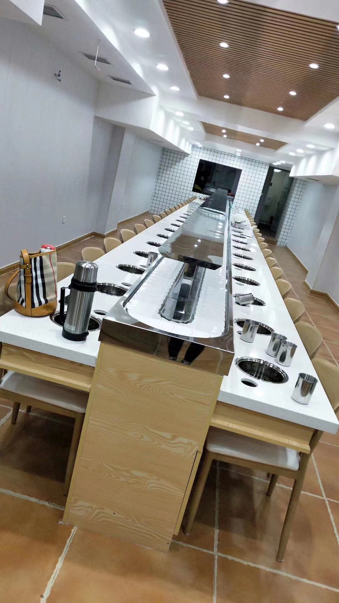 为什么旋转小火锅的生意那么火爆受欢迎？