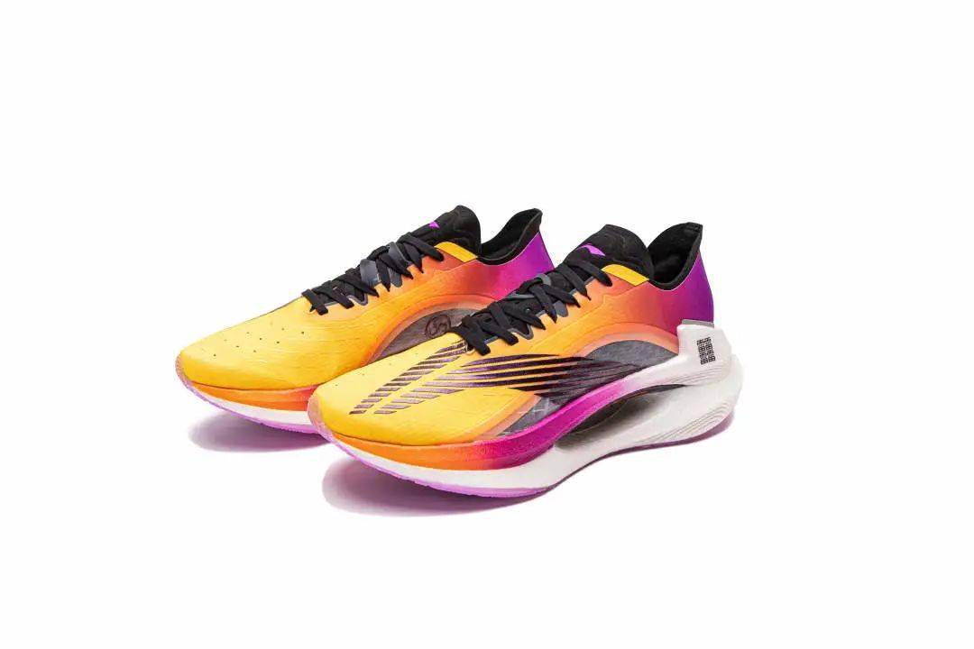 新品！李宁新板鞋好帅，匹克大三角好喜庆，安踏新科技超越李宁？