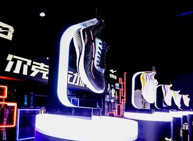 国货再崛起，鸿星尔克也卖断货？最值得买的3款跑鞋，平价又好穿