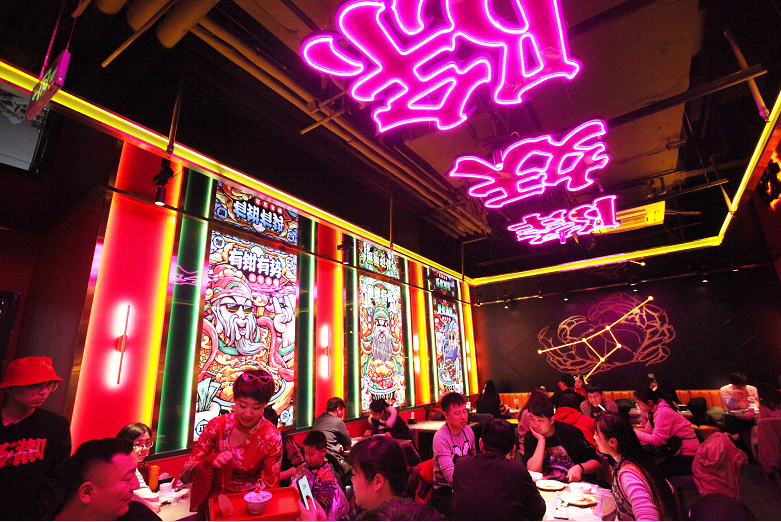 6年开出400多家门店，这个肉蟹煲品牌究竟有啥过人之处？