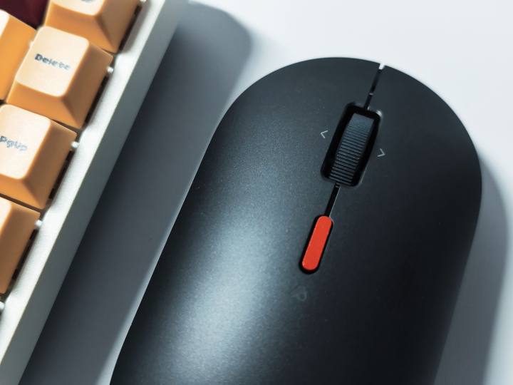 「小米小爱鼠标体验报告」是面向未来的鼠标吗？只能说有点意思