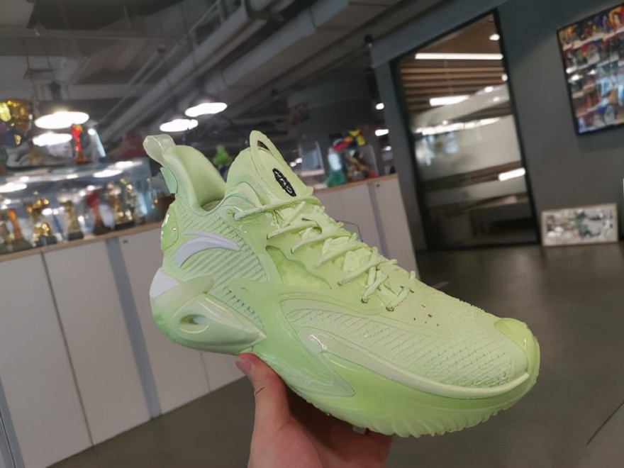 新品！李宁新板鞋好帅，匹克大三角好喜庆，安踏新科技超越李宁？