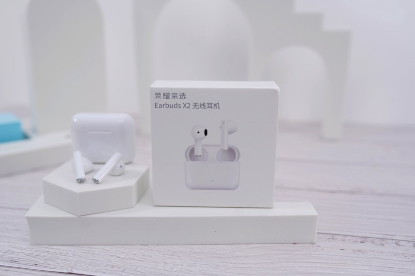 荣耀亲选Earbuds X2上手体验：半入耳很舒服
