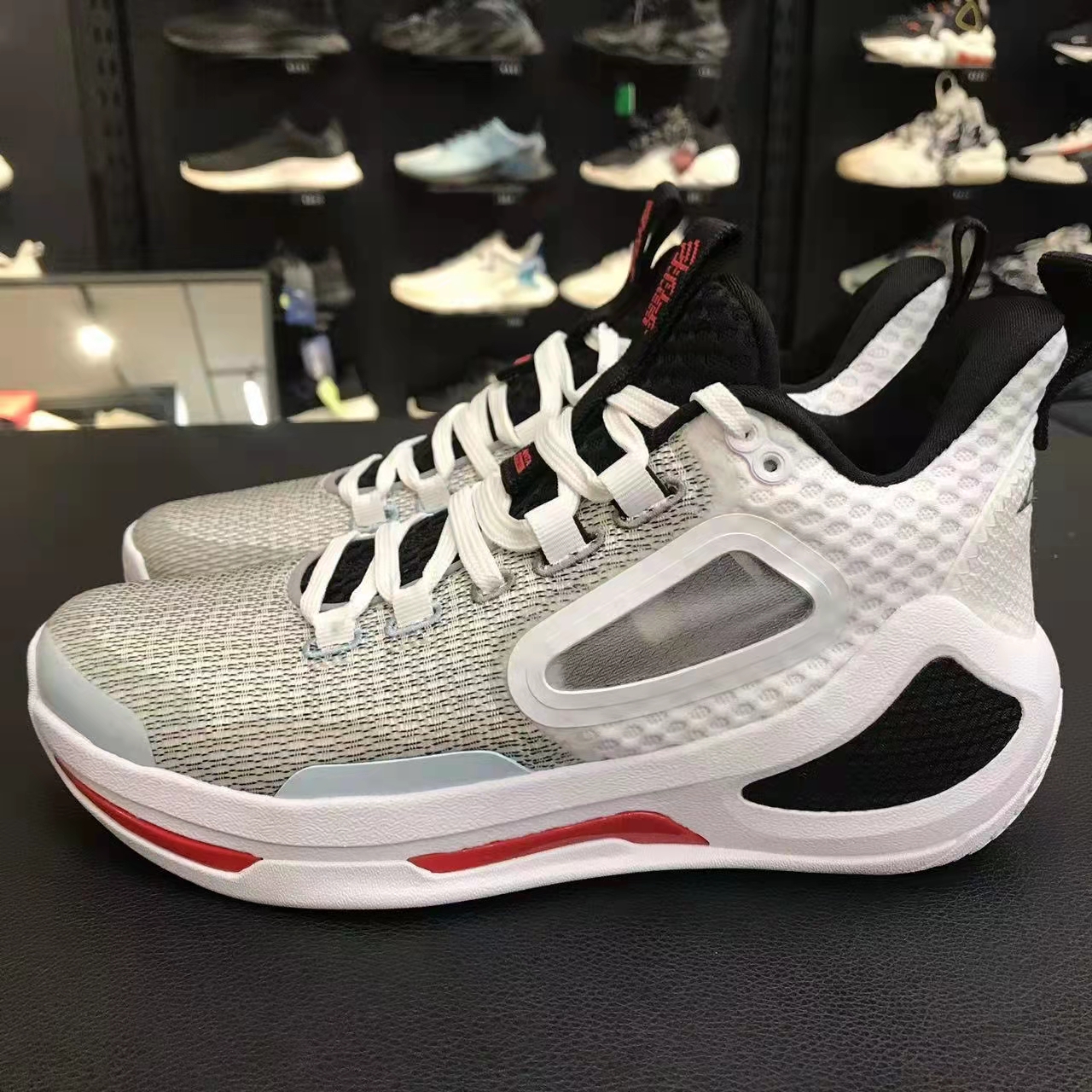 新品！李宁新板鞋好帅，匹克大三角好喜庆，安踏新科技超越李宁？