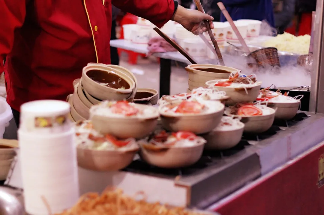 从8平小铺到开店3700+ 这碗米粉日 吸引30万年轻人尝鲜