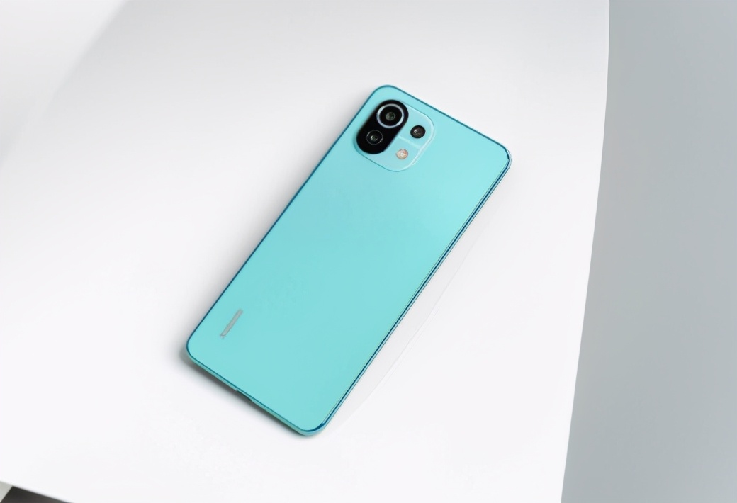 盘点五款“轻薄”手机：最轻133g，最薄6.81mm，长时间握持无负担