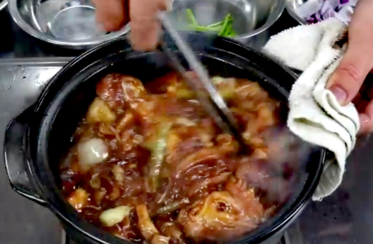 鸡煲煲一年开上百家，开半年歇业2／3，小哥：配方已公开