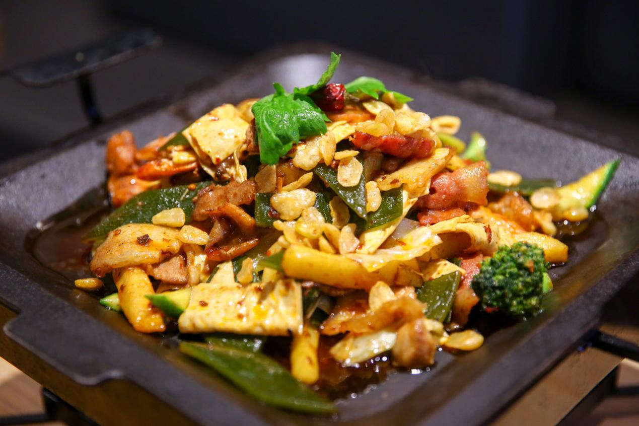 “拿渡”花果园店：专注专一  做美味香锅“代言人”