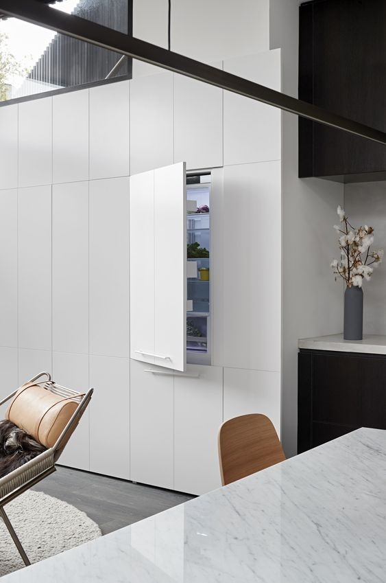 有钱人都给餐边柜内部做隐形冰箱了，好看又不占空间，羡慕