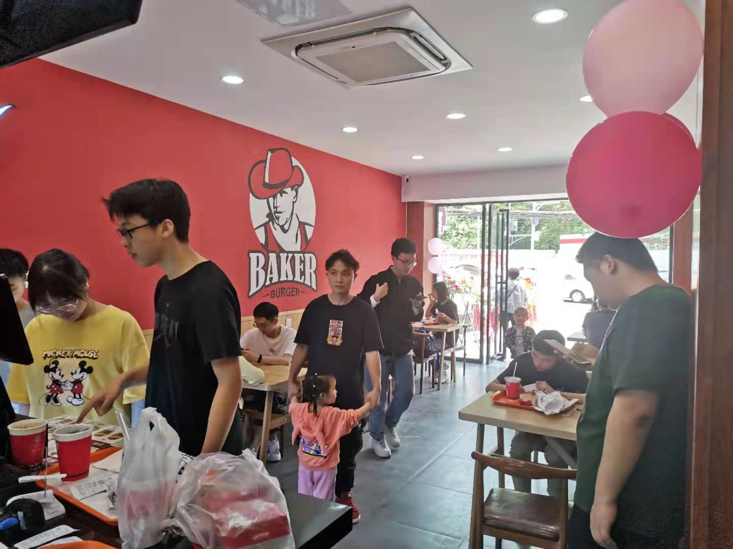 现在开家汉堡店赚钱吗？贝克汉堡是致富好项目