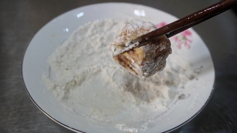 “金牌蒜香排骨”，孩子1口1块，香酥脆嫩，吮指美味吃不停！