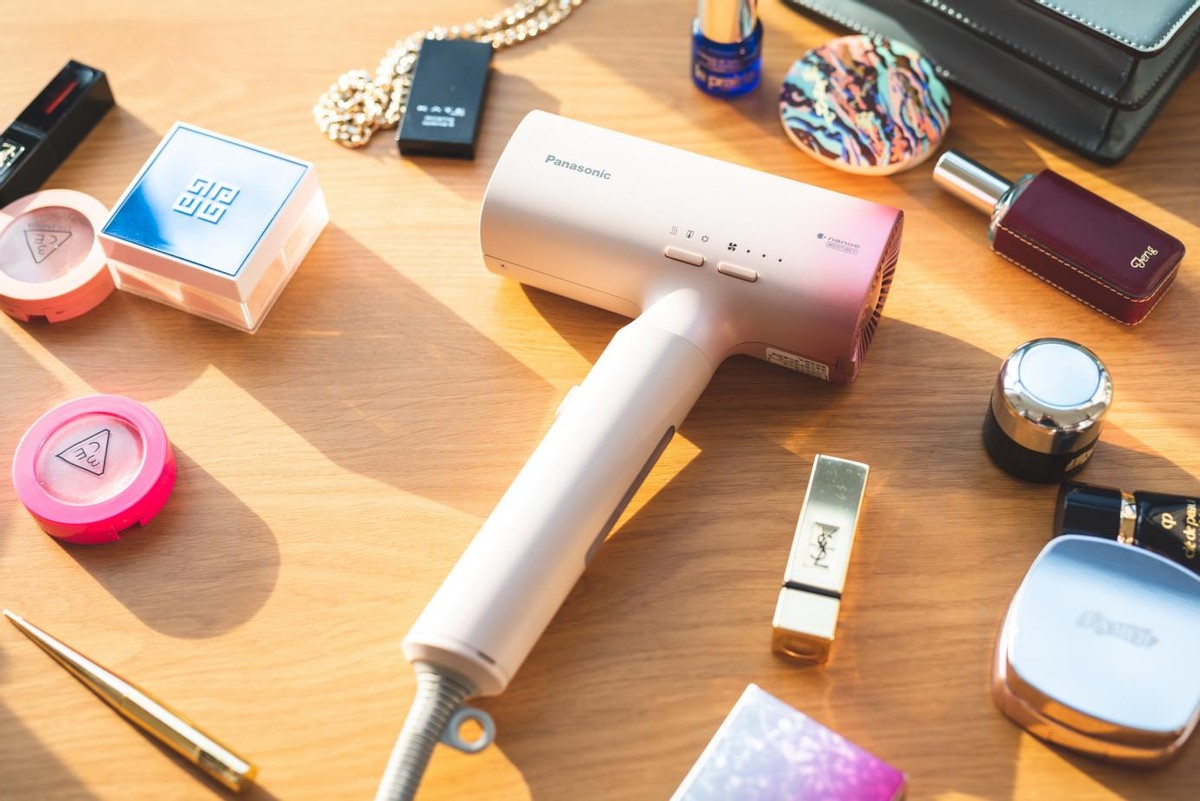 吹风机不就是吹干头发吗？不是！松下纳诺怡吹风机