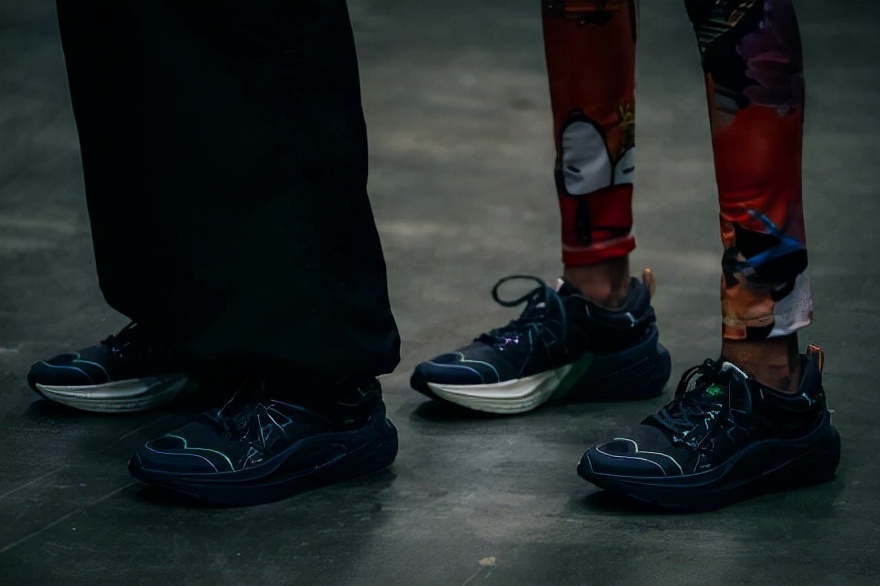 李宁又去走秀了！韦德9代休闲版曝光，烈骏6代来袭，产品很惊艳