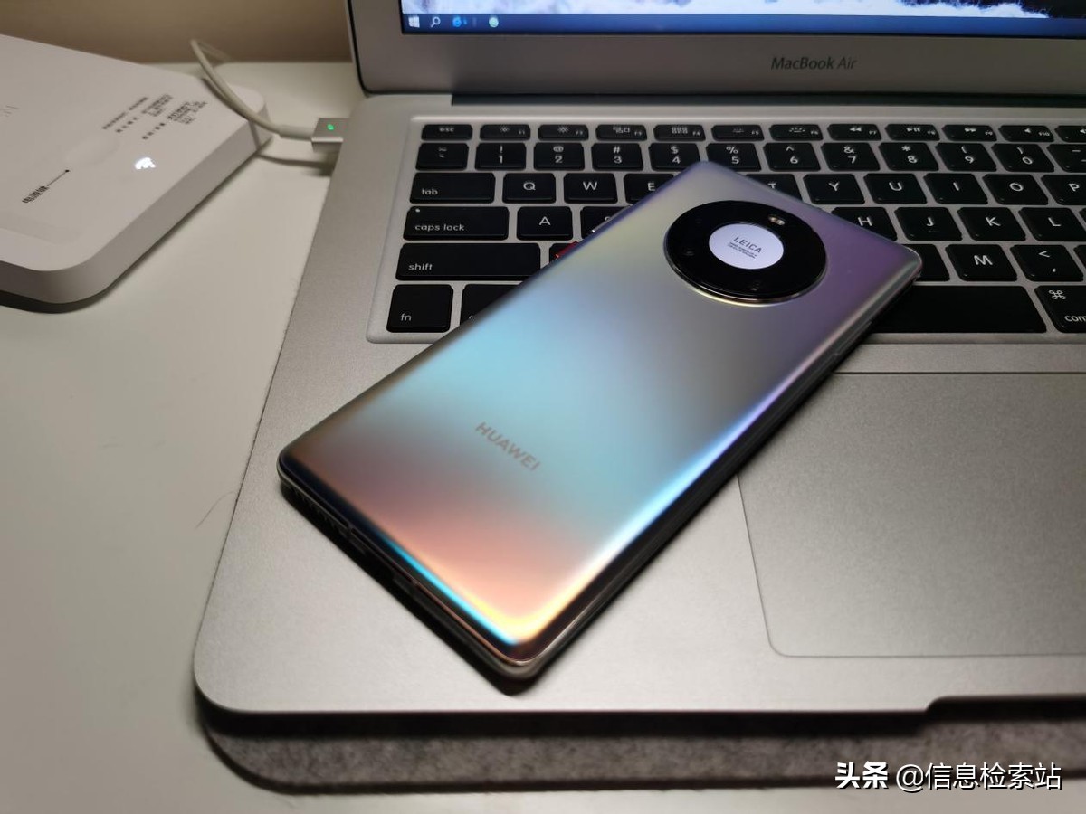 华为Mate 50已大规模量产，有天玑9000版本，花粉这下放心了