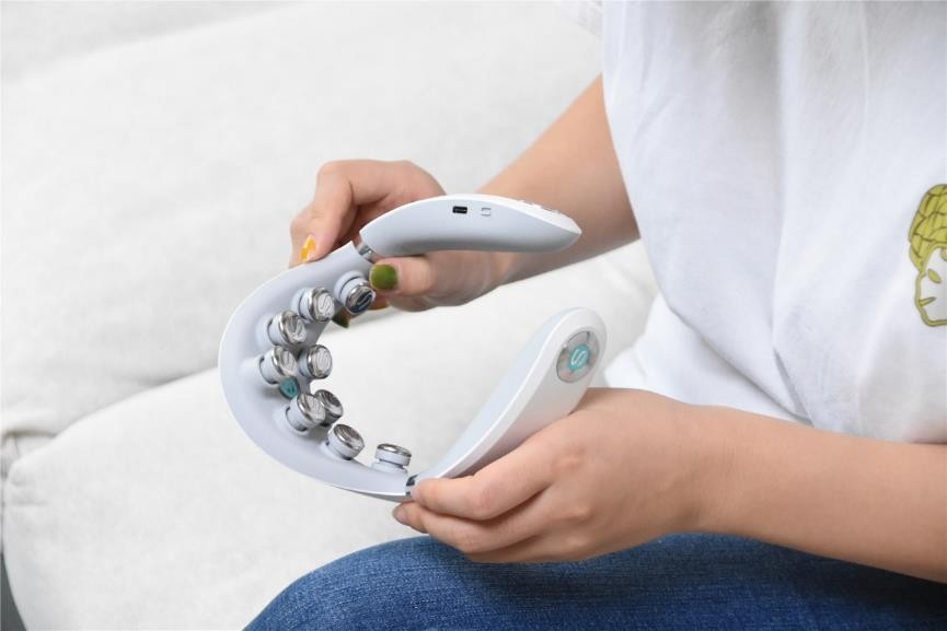 颈部按摩器智商税？斥巨资购入主流四款按摩器，真实体验给你真相