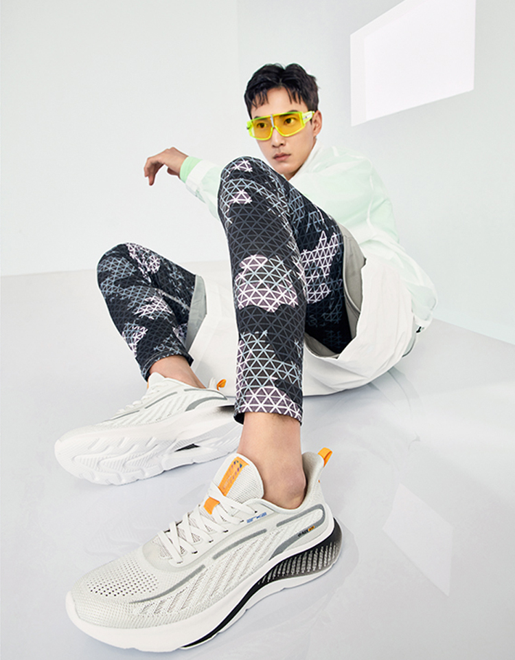 国货再崛起，鸿星尔克也卖断货？最值得买的3款跑鞋，平价又好穿