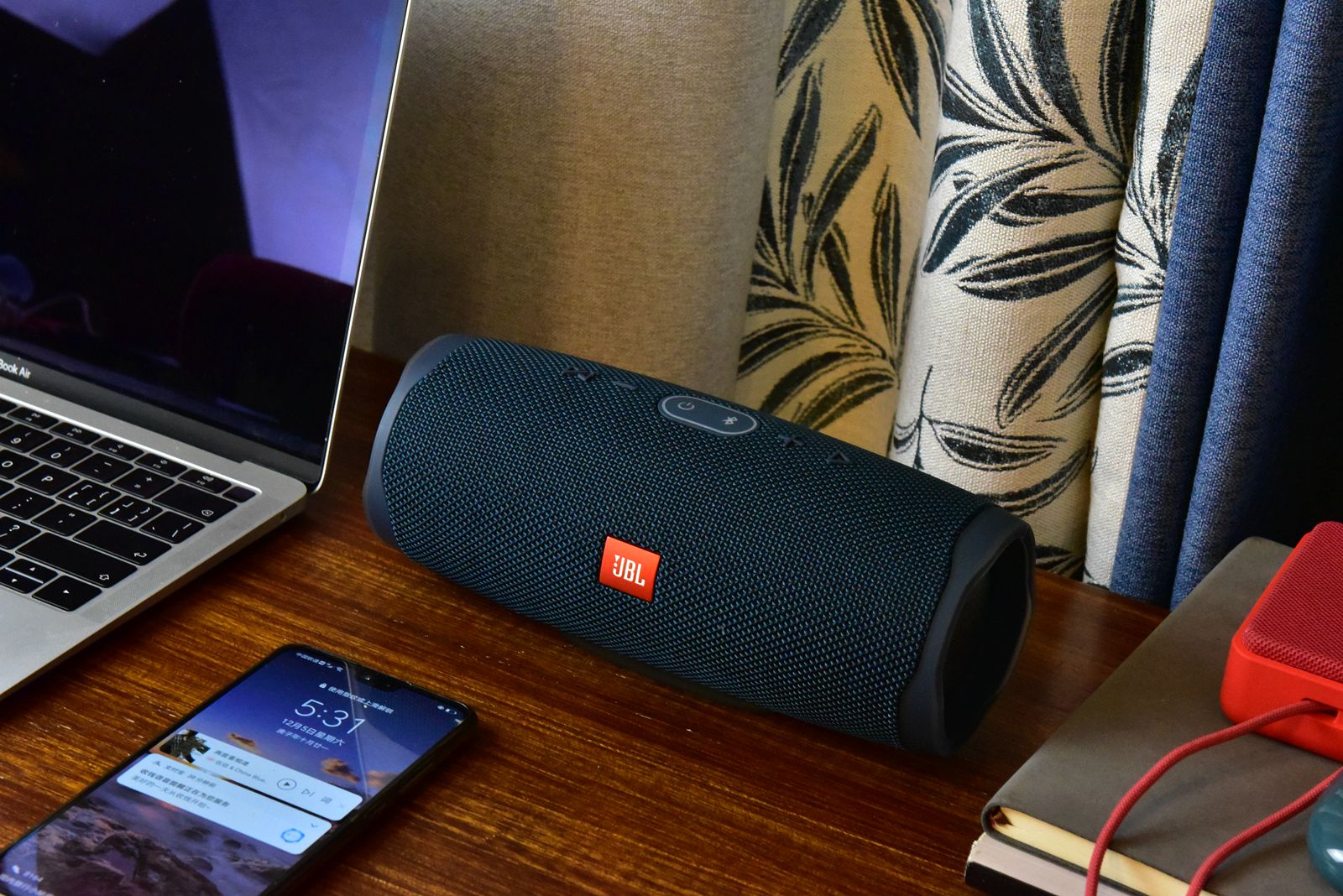 为什么JBL的蓝牙音箱总是让人爱又让人恨，借冲击波4聊聊