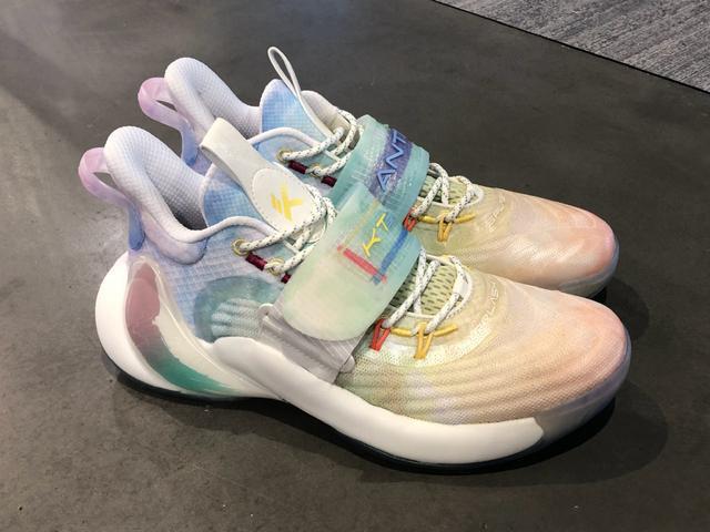 新品合集！李宁虎年鞋款超惊喜，安踏CNY产品素雅，PG6代没救了？