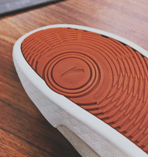 国产太帅了！拉塞尔专属鞋款用心了，安踏发力板鞋，米切尔4曝光