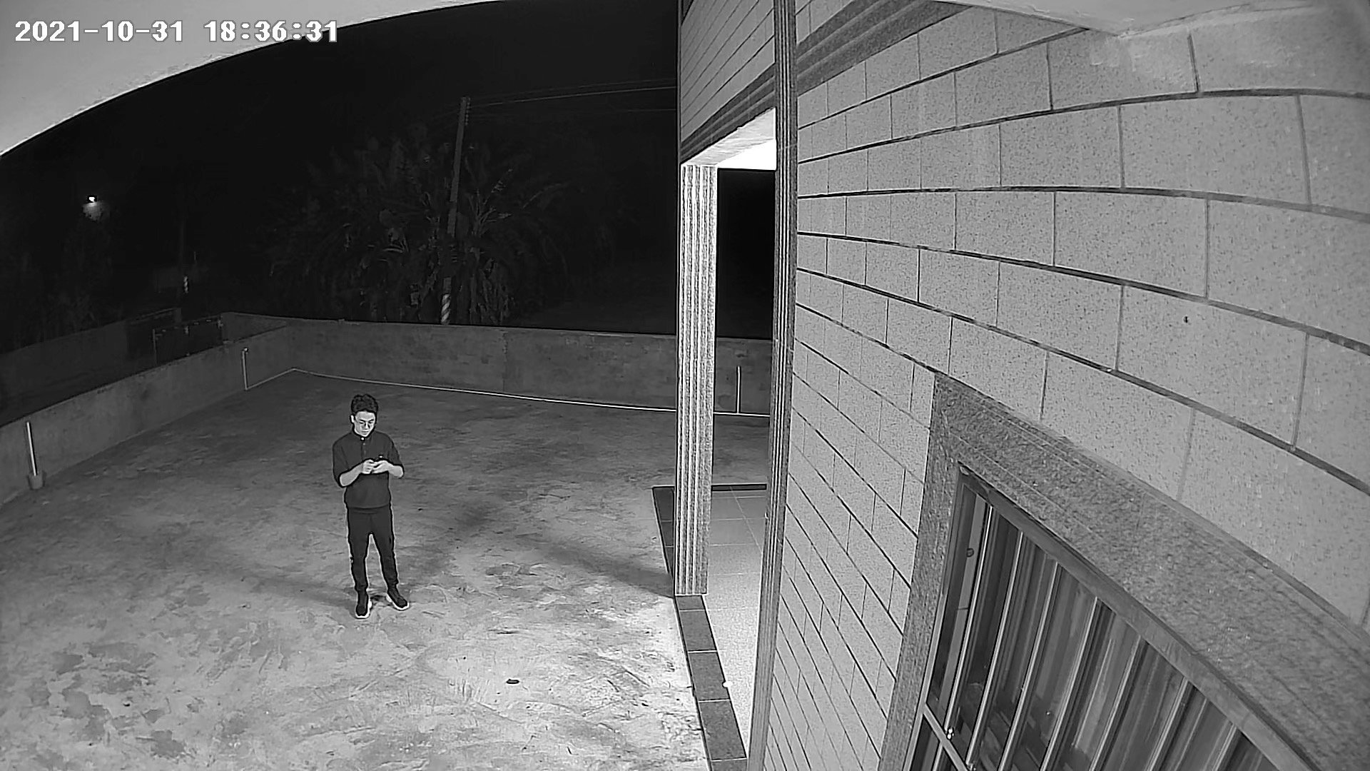 无需布线！小米首款室外无线摄像机全面评测：从未进家门就安防