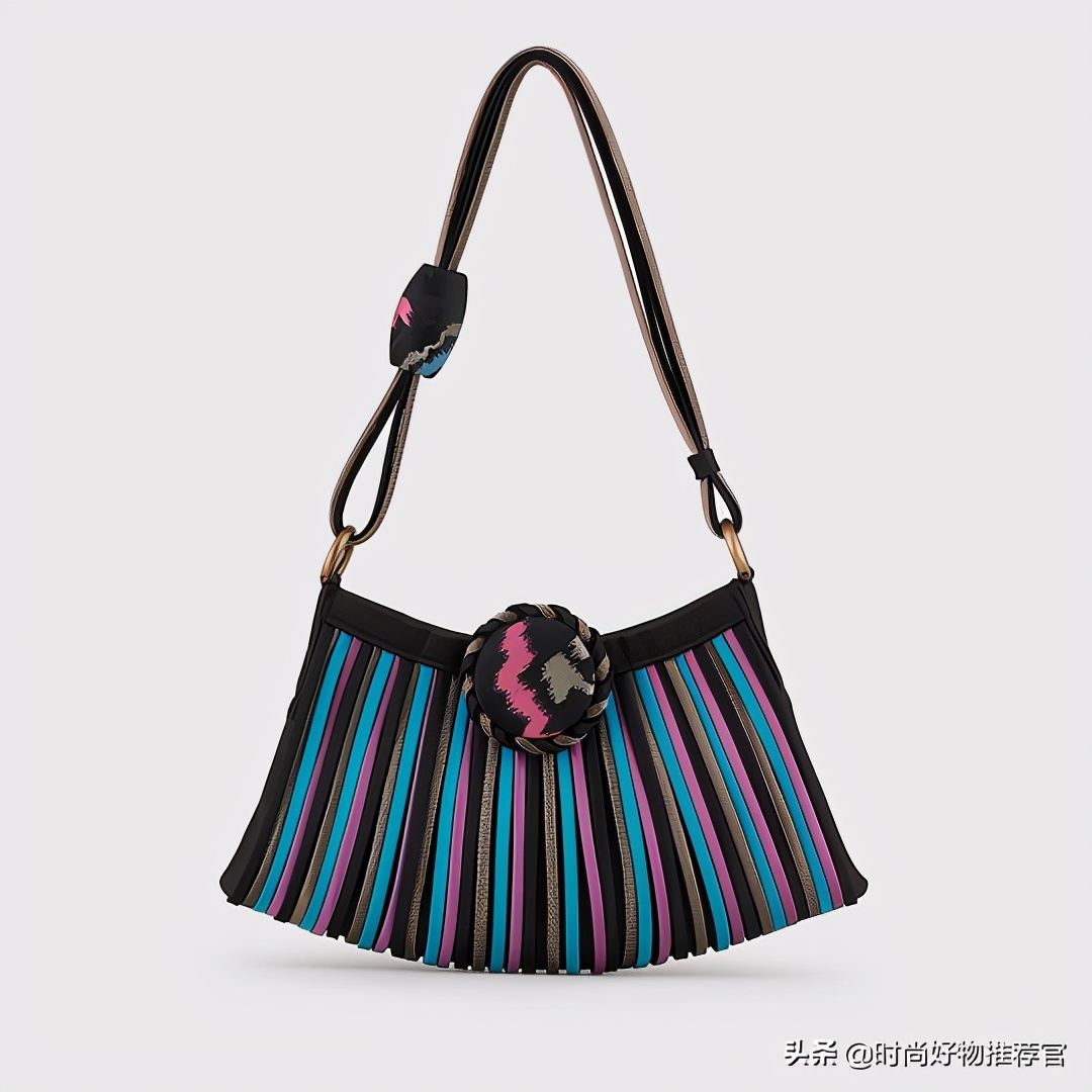 Armani新包 | 浪漫丁香紫、科幻镜面银、黑粉迷彩图案