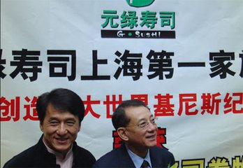 成龙开餐厅生意兴隆，韩寒杜海涛开餐厅亏损倒闭，网友直呼：活该