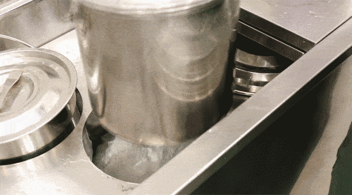 12㎡奶茶店年利润80万 独创泡茶技艺 察理王子如何破解“价格战”