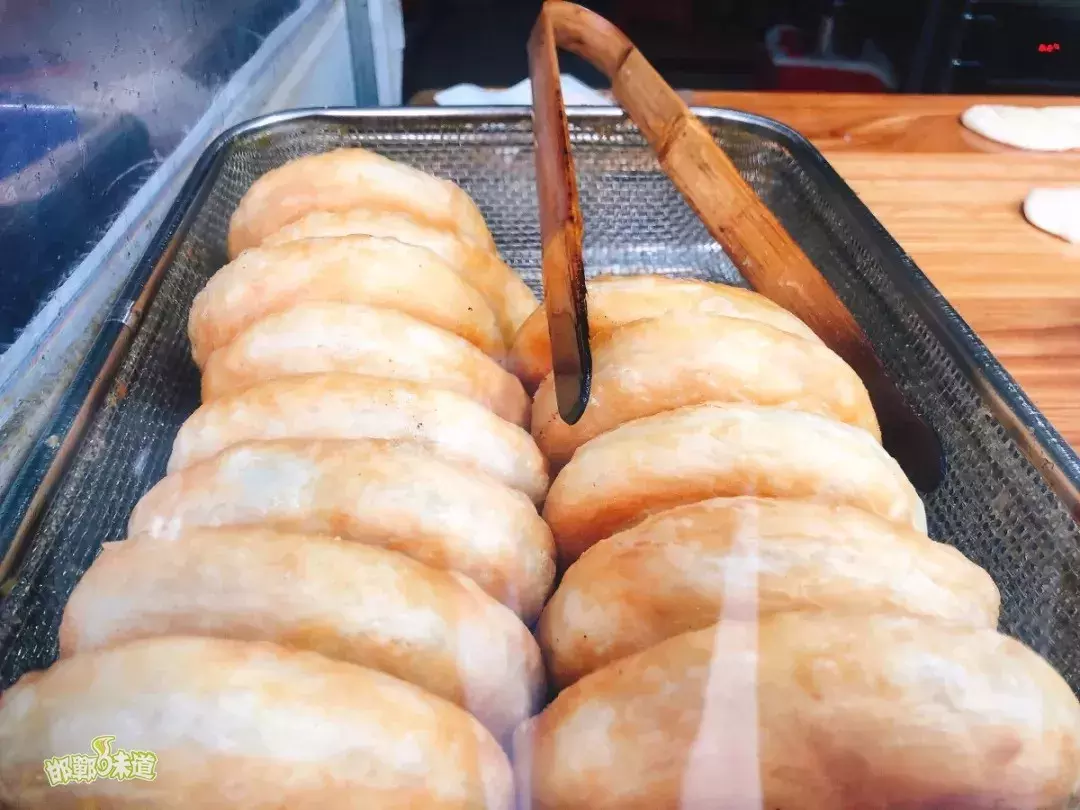 惊艳了！第一次在邯郸吃天津鼓楼二姑包子，难怪火了这么久！