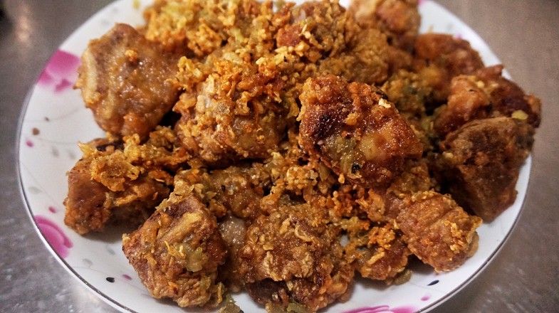 “金牌蒜香排骨”，孩子1口1块，香酥脆嫩，吮指美味吃不停！