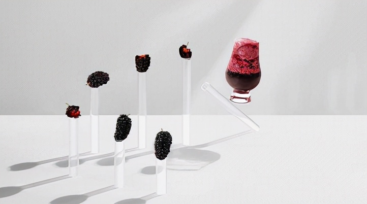 喜茶上新桑葚系列，升级运输包材保证时令鲜果极致体验