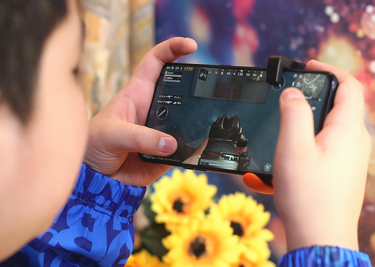 单击变连发，莱仕达PXN-P1手游连点器助力吃鸡