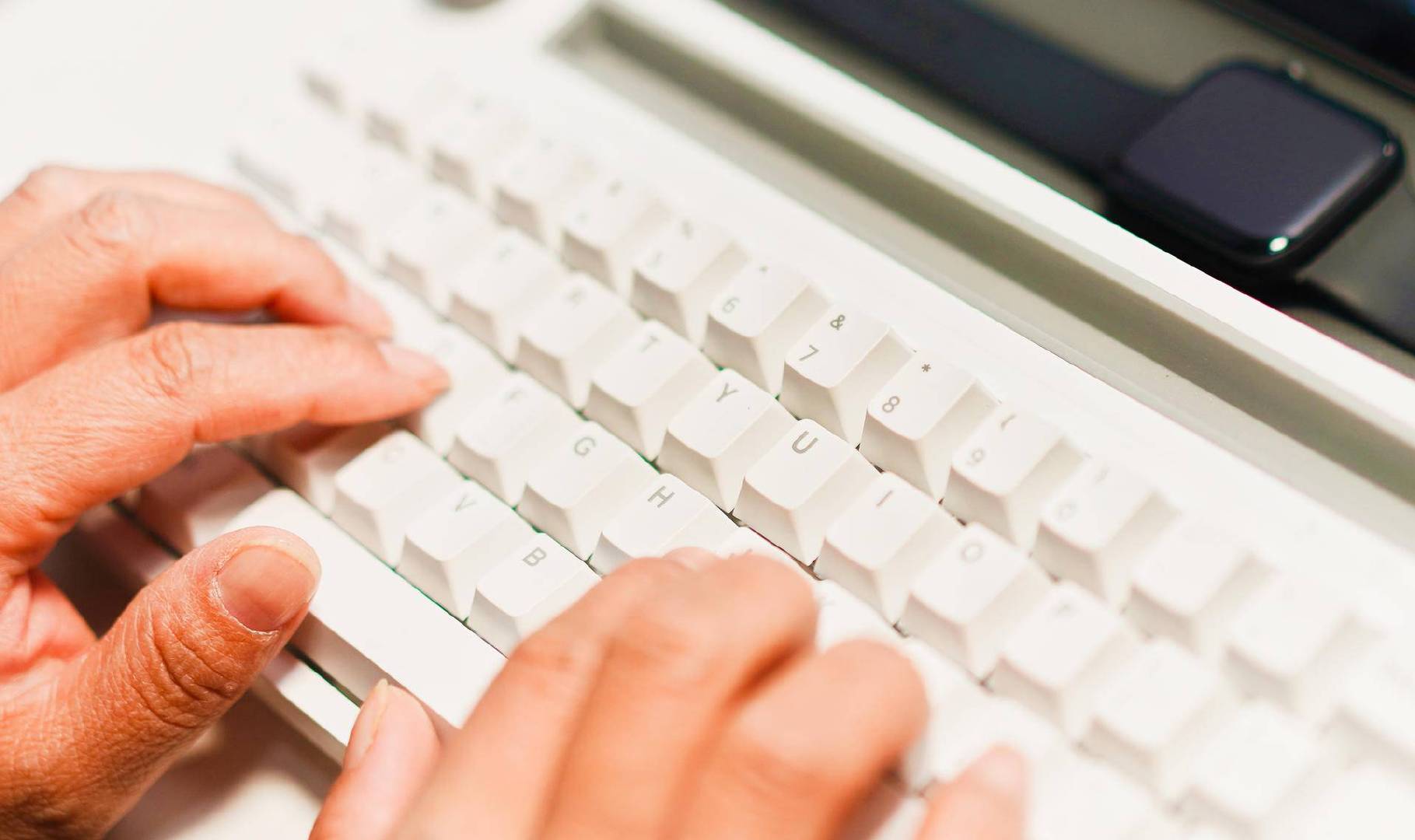 iPad的好助手，移动办公新方式，黑爵K620T提升码字效率