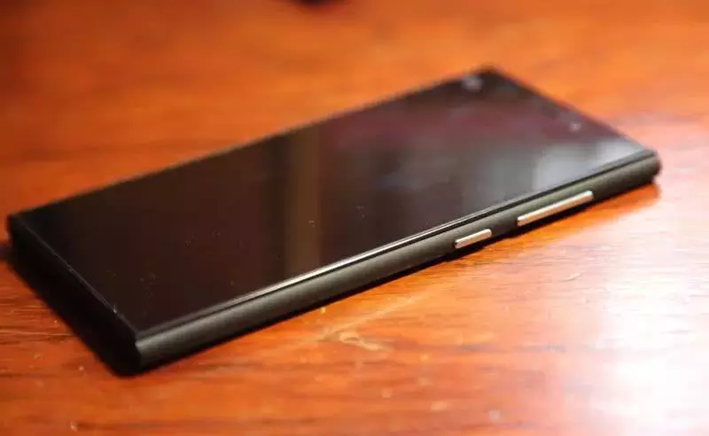 小米3：小米旗舰中设计最丑机型，使用3年，依旧坚挺