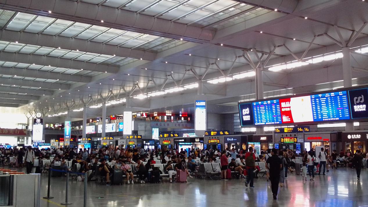 小米有品上线就爆款的全面屏手机：5英寸屏幕+修长机身，499元